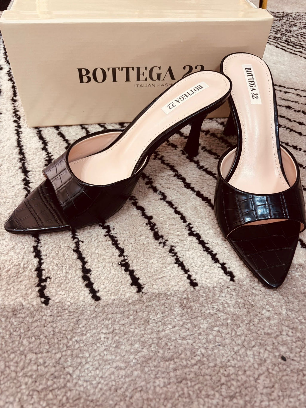 MULES NERA - HOLLIWOOD