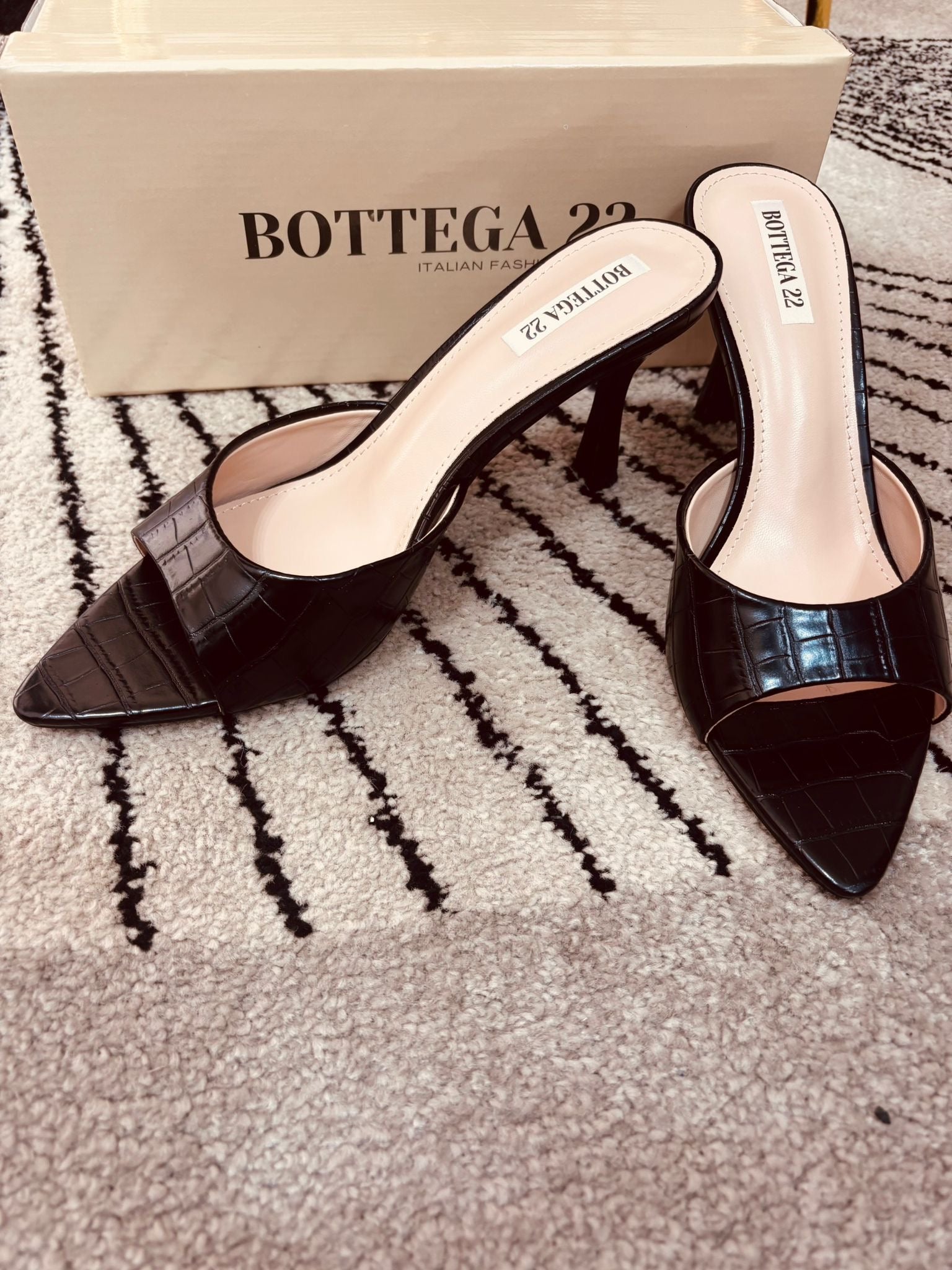 MULES NERA - HOLLIWOOD